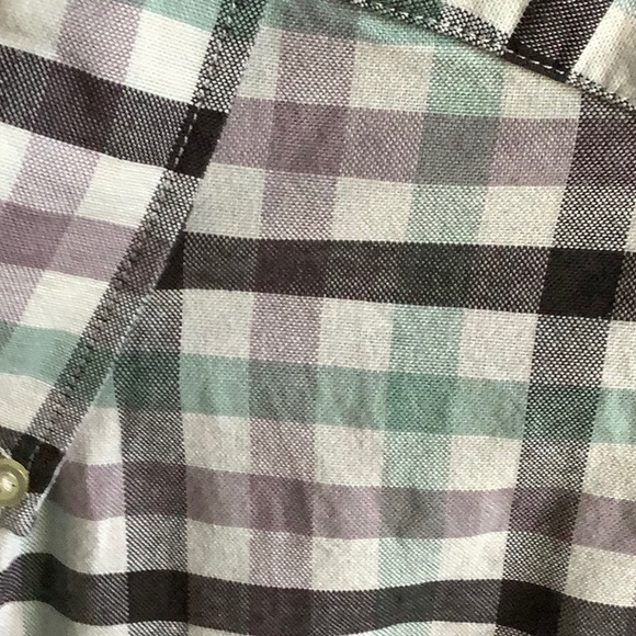 Gap Long Sleeve button collar oxford shirt.   Size Large. - Picture 3 of 5